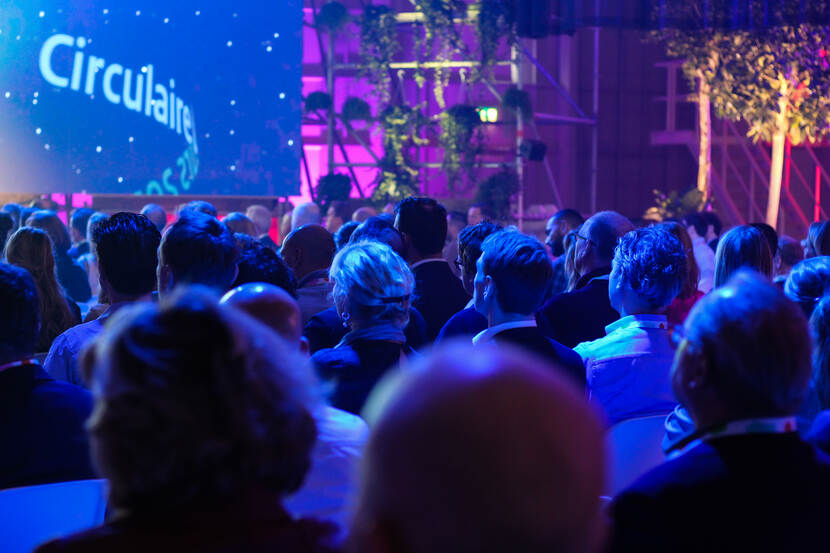 Circulaire beurs - foto van deelnemers in de zaal