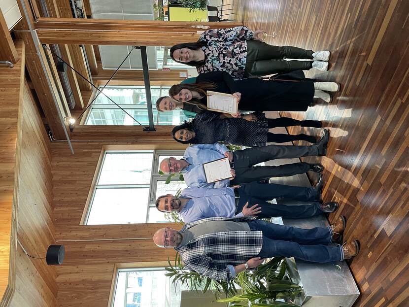 Het team met hun co2-certificaat