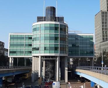 Foto van Terminal Noord, het gebouw waar tussen 2020 en 2024 een pop-upkantoor van de Rijksoverheid staat.