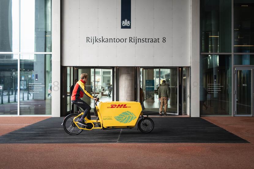 DHL voor Rijnstraat 8